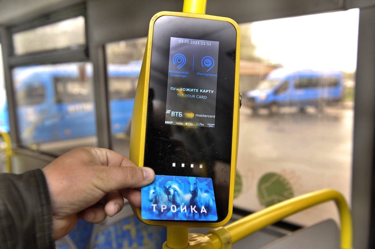 Карта тройка в подмосковье в автобусах. Виртуальная карта тройка. Карта тройка как оплатить автобус. Тройка автобус метро. Валидаторы в наземном транспорте.